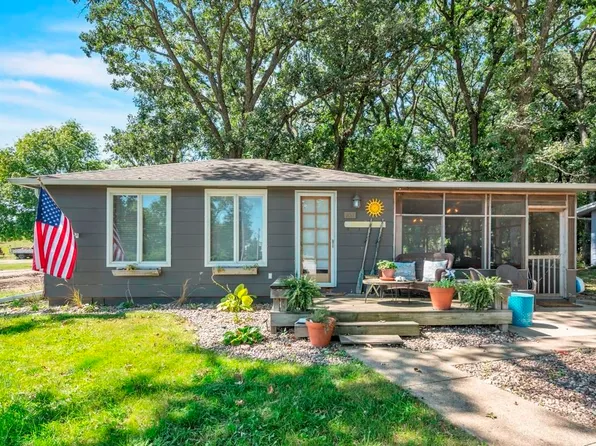 1011 West St, Spirit Lake, IA 51360