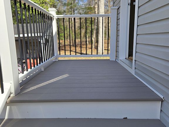 Side entrance landing close up