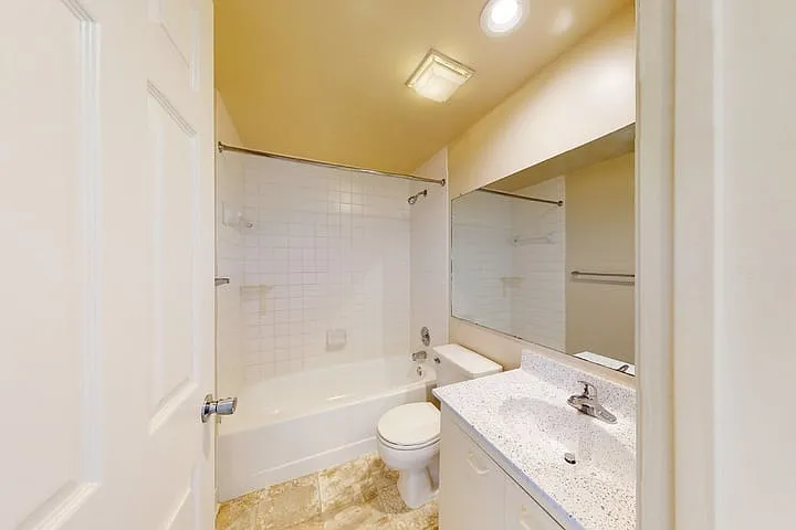 Kingsbury — Photo 120