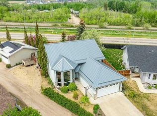 25 Fern Glade Cres, Sylvan Lake, AB T4S 1Z6