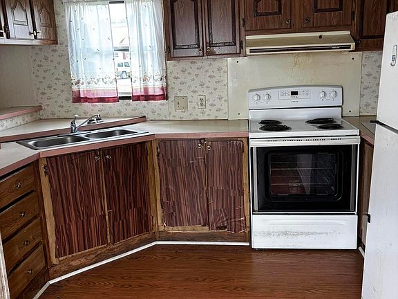 4th image of 710 Commerce Ave