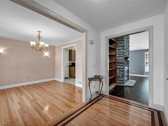 4th image of 690 Grantwood Ave