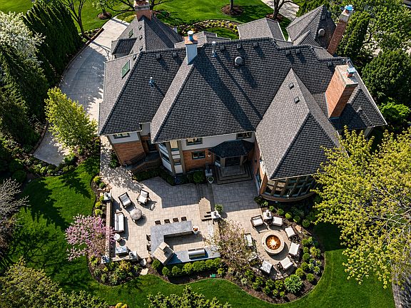3rd image of 599 Chateaux Bourne Dr