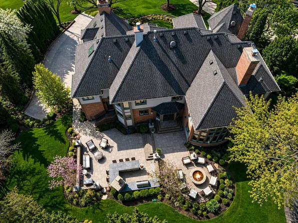 599 Chateaux Bourne Dr, Barrington, IL 60010