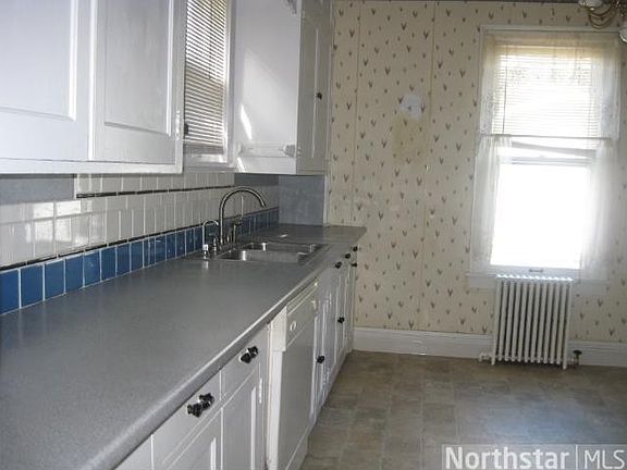 3rd image of 715 Jessamine Ave E