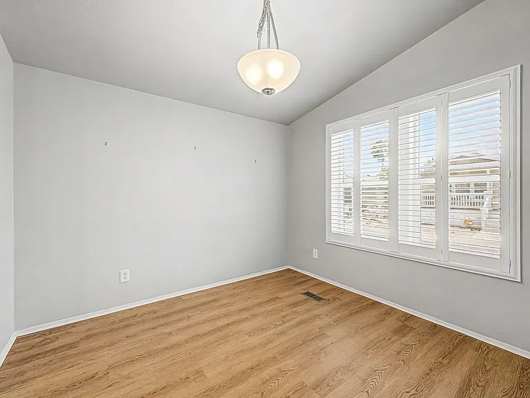 1702 E Michelle Dr — Photo 7