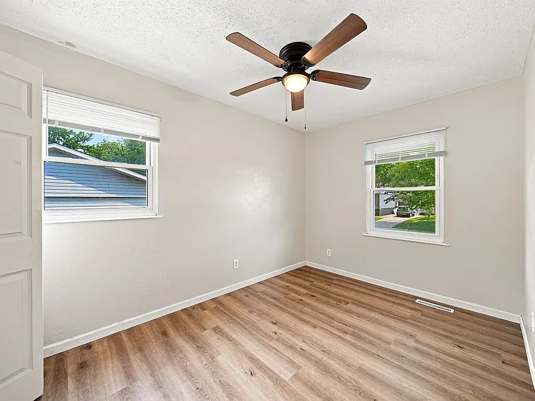 3416 W Columbia Ave — Photo 19