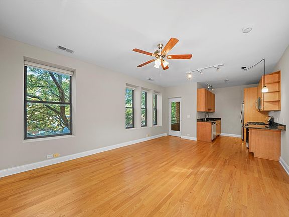 3rd image of 839 N Washtenaw Ave #3
