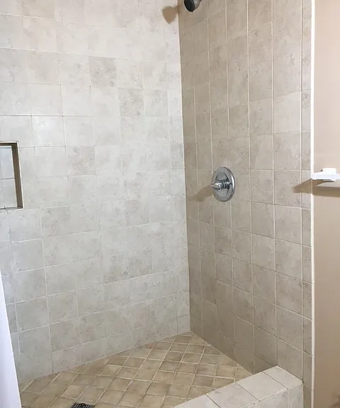 1819 S Bayless St #A — Photo 6