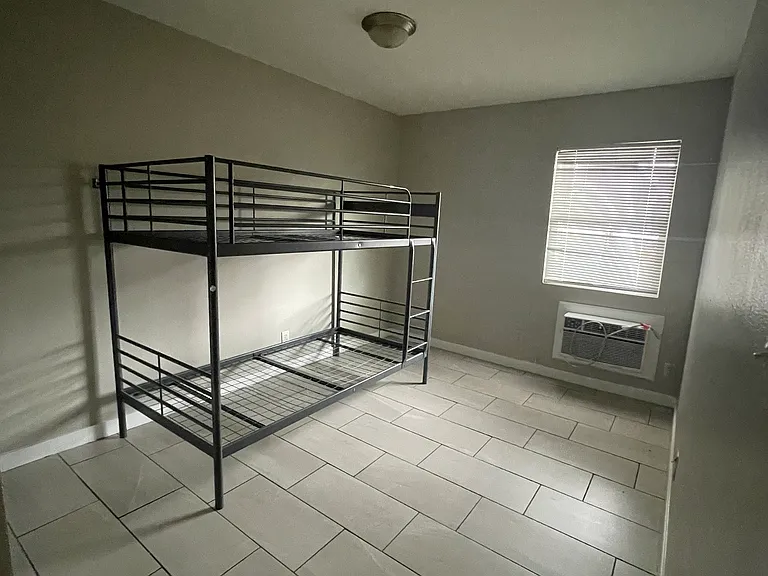 2208 Sunrise Ave #3 — Photo 4