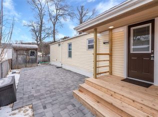 2 Robin Ln, Bay Shore, NY 11706