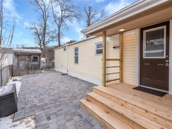 2 Robin Lane, Bay Shore, NY 11706