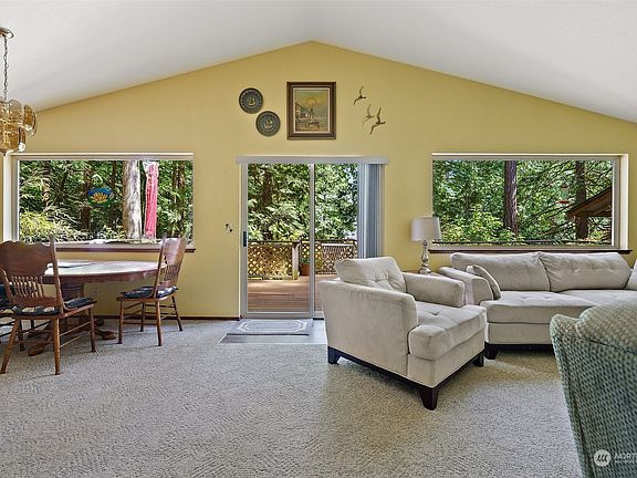 3rd image of 345 E Pointes Drive E