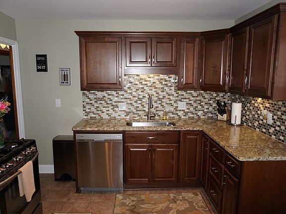 4th image of 3302 Parklane Dr