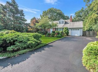 13 Cedar St, Commack, NY 11725