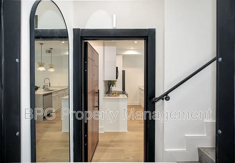 3921 W St NW #1 — Photo 2