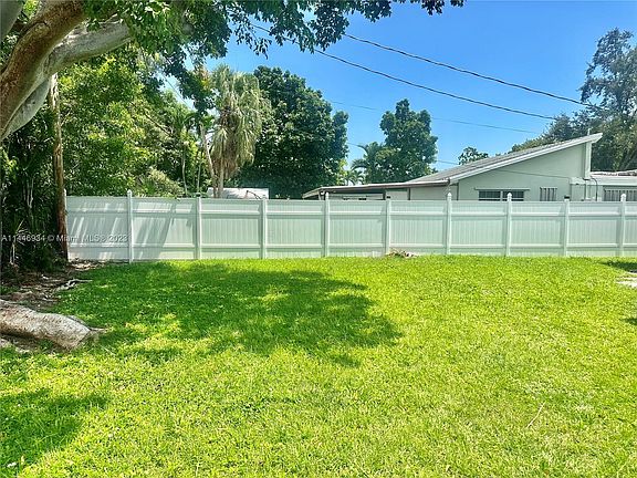 3rd image of 9861 Dominican Dr