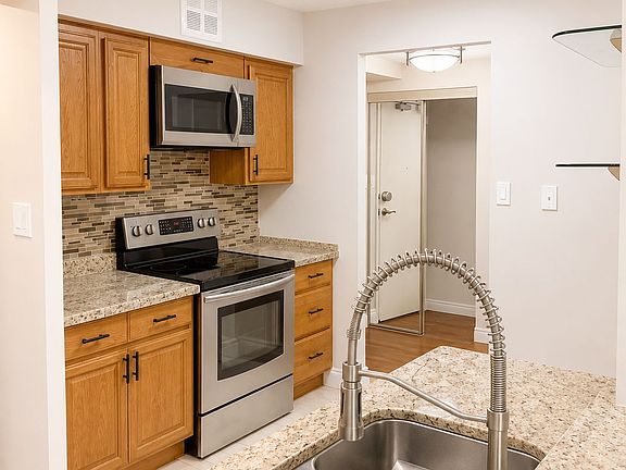 3rd image of 633 Bay St #301