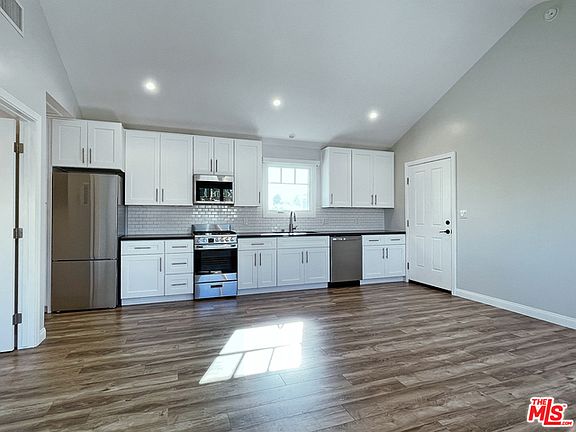 4th image of 10600 Esther Ave