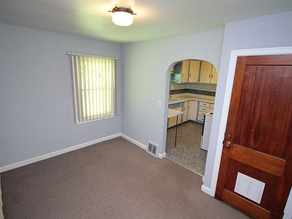 4th image of 627 Welton St