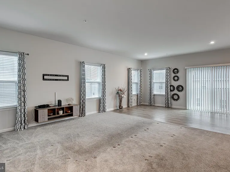 112 Sherman Way — Photo 8