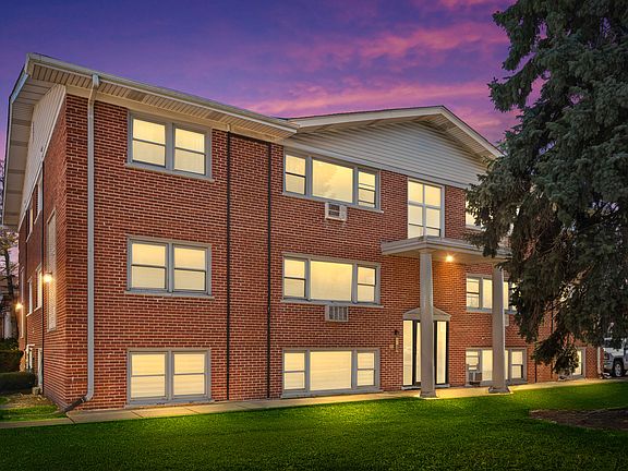 3rd image of 10121 Hartford Ct APT 1B