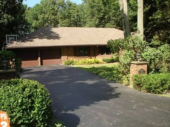 1000 Oak Spring Ln photo 1