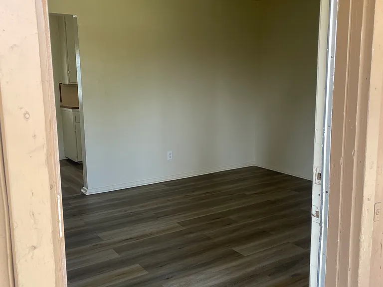 345 W 8th St — Photo 3