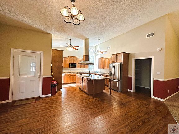 5th image of 122 Pinehaven Dr