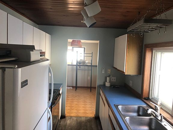 2nd image of 29 Brewster Ave
