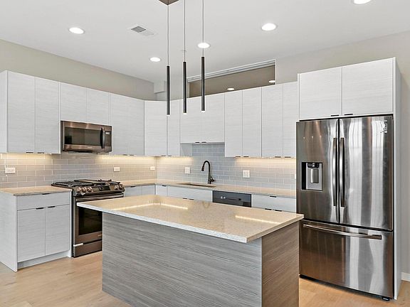 2nd image of 540 N Milwaukee Ave #201