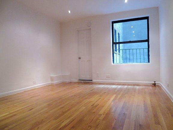 5th image of 30 Charlton St APT 2C