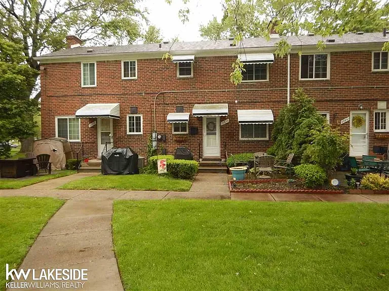 22833 Lakeshore Dr #1 — Photo 2