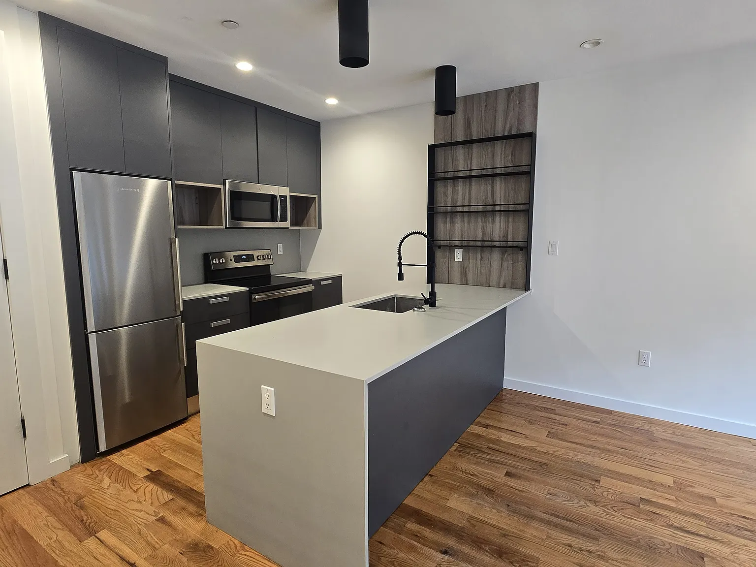 625 Halsey Street — Photo 2