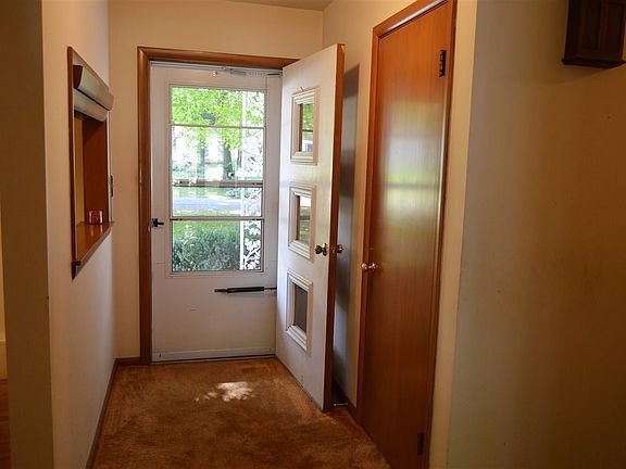 4th image of 210 E Birdsall St