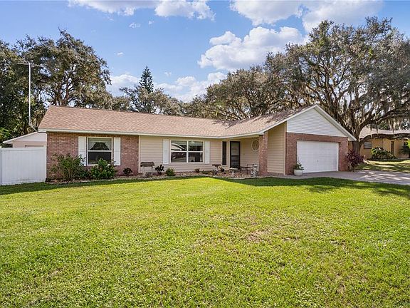 3rd image of 33906 Tara Wood Dr