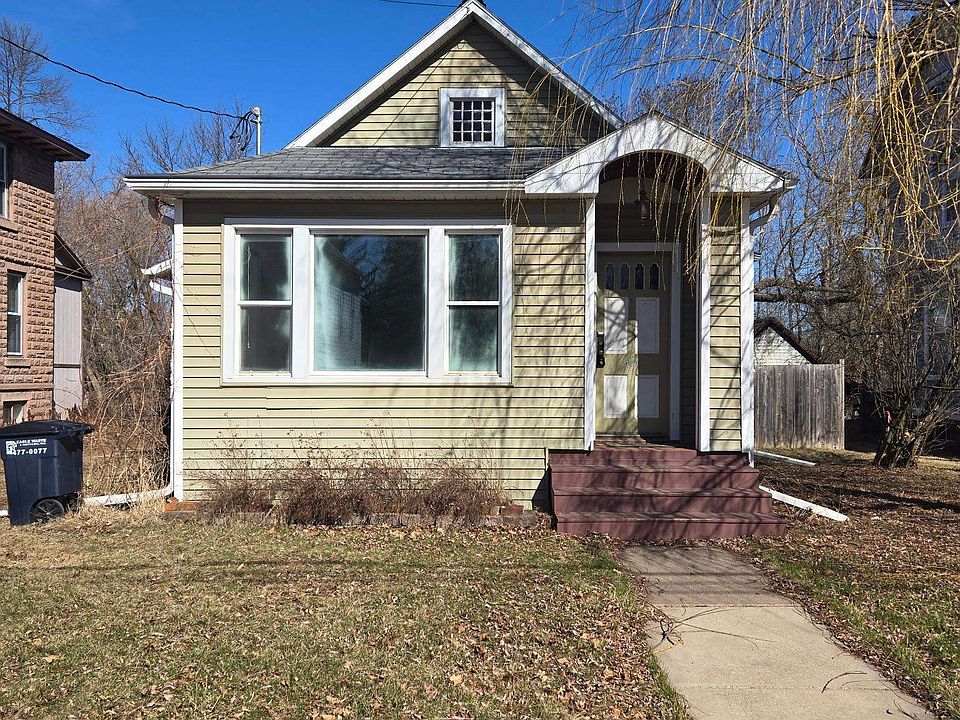 1st image of 719 6th St W