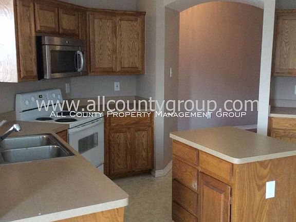 3rd image of 9905 Amaryllis Ln