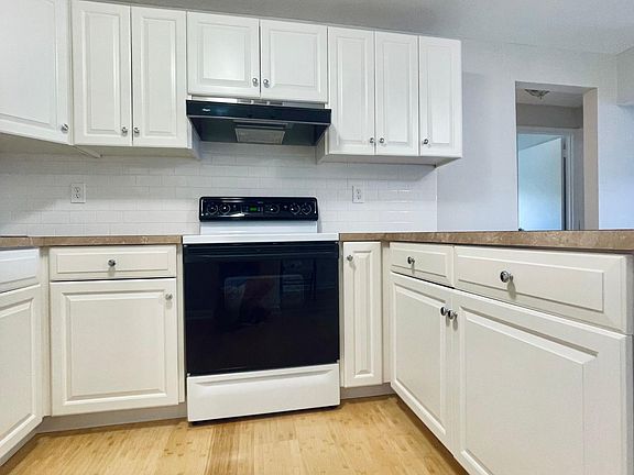 2nd image of 2400 Harbor View Dr Unit 2400