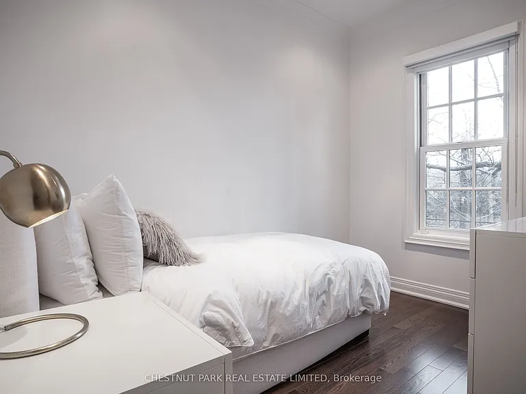 107 Lonsdale Rd — Photo 16