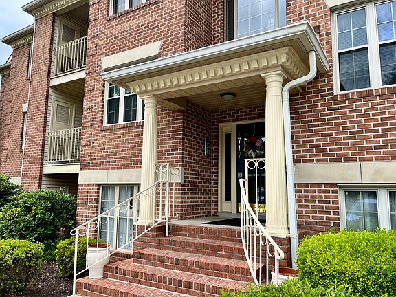 2nd image of 1717 Landmark Dr Unit 3C
