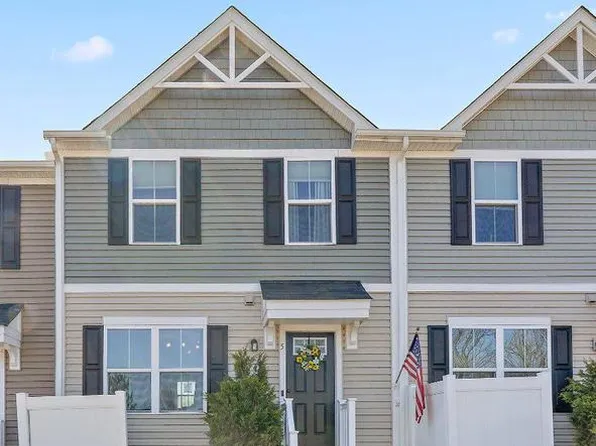 5 Castle Dr, Gilbertsville, PA 19525