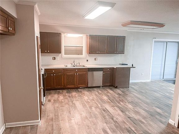 3rd image of 5145 Highland Dr