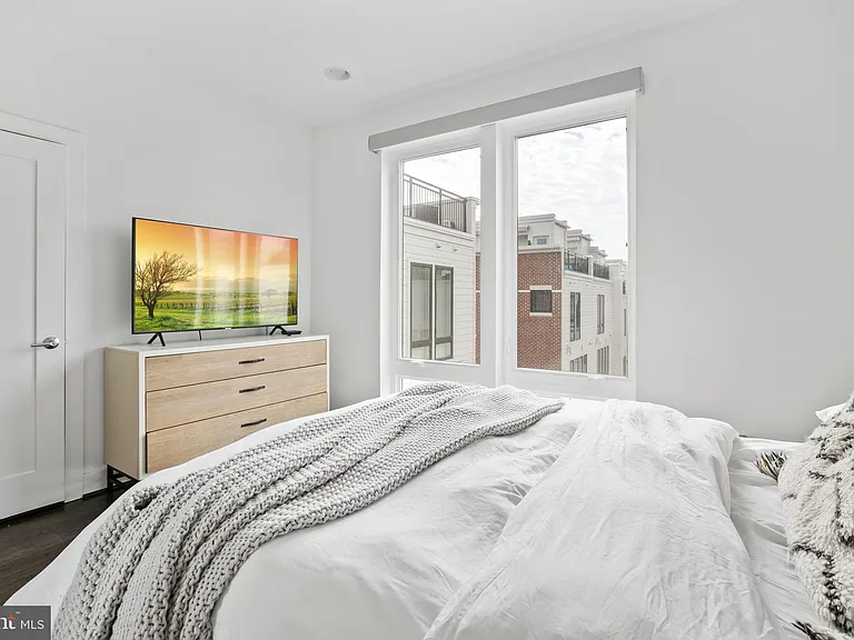 1527 Cuba St — Photo 16