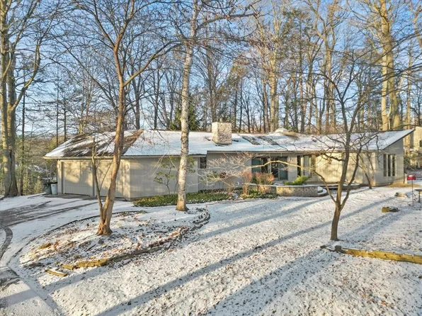 105 Mountain Rd, Penfield, NY 14526