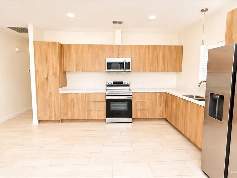 2612 E Israel Ave #B — Photo 4