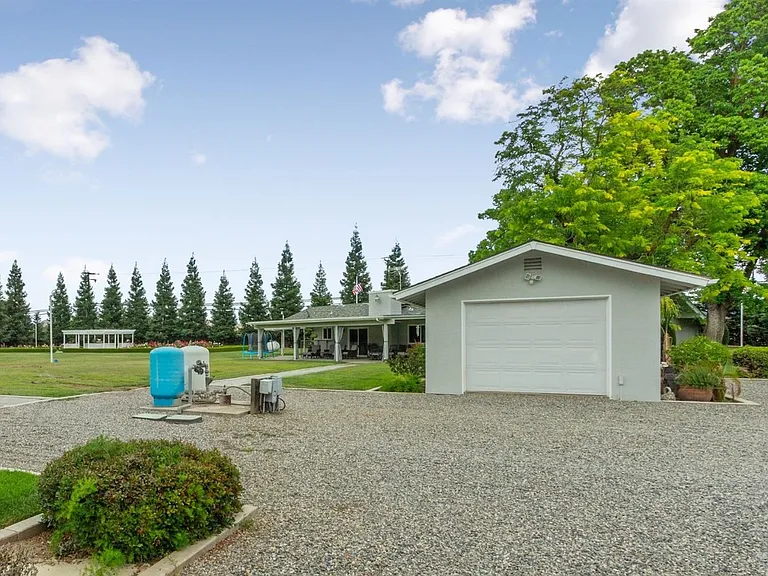 10521 N Minnewawa Ave — Photo 24