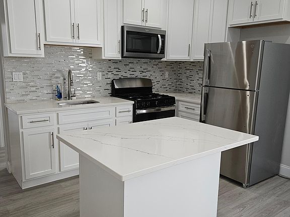 4th image of 2323 E 22nd St APT 1