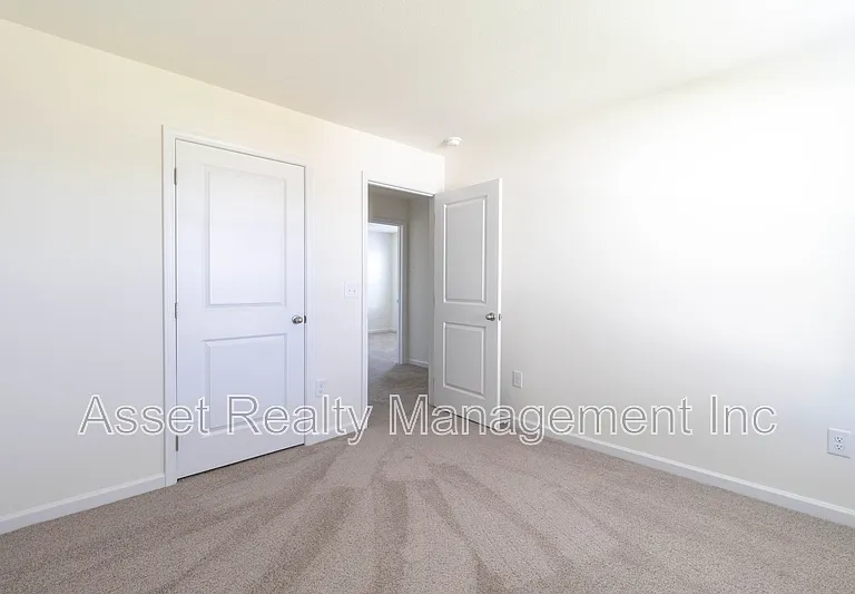 2063 Southwood Cir — Photo 45