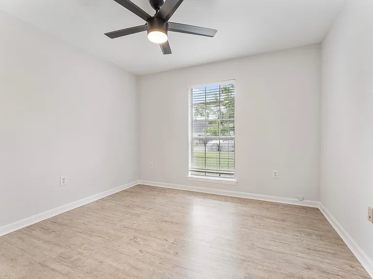 14223 Parkview Dr — Photo 10